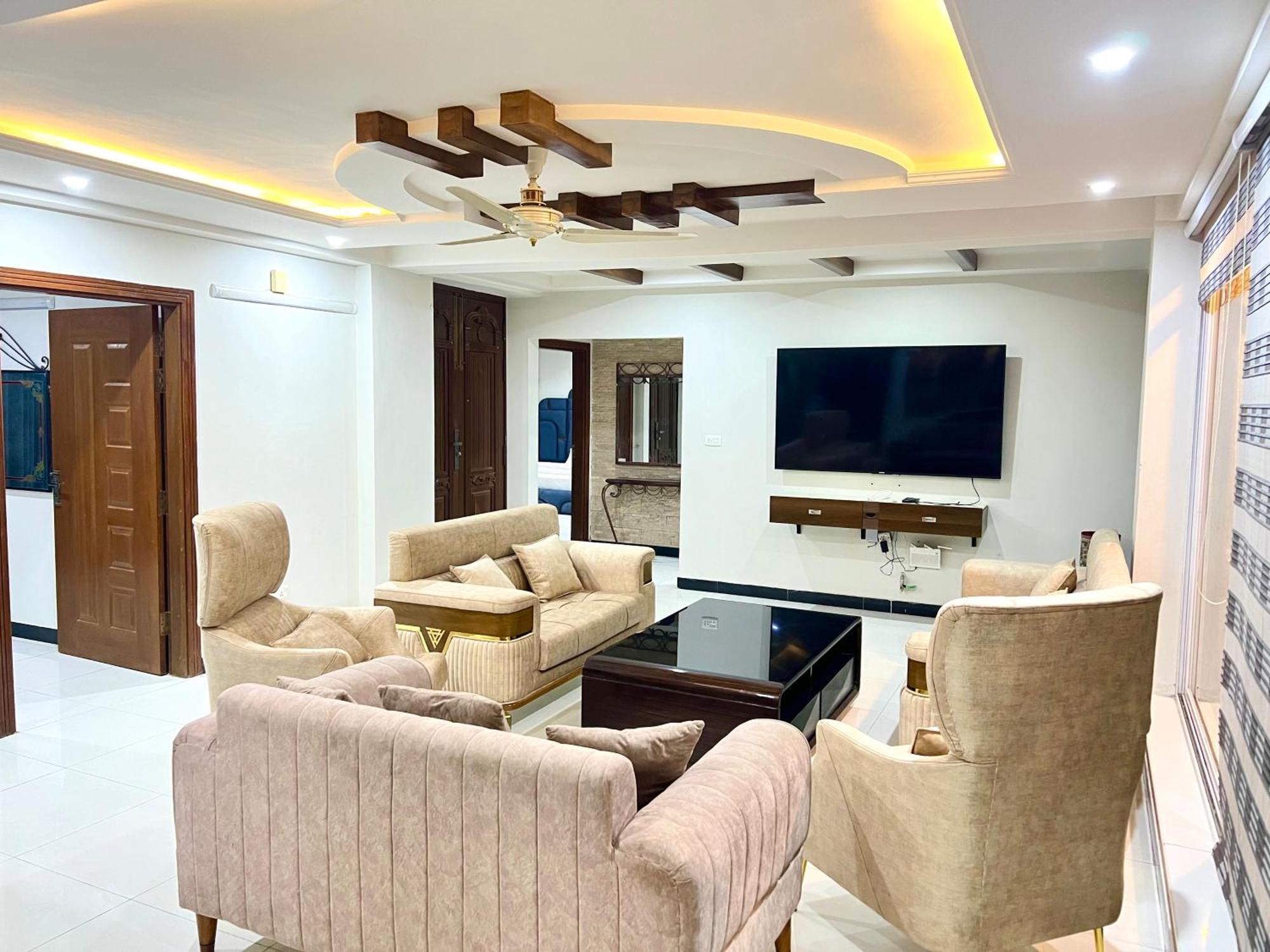 Penthouse 3Bedrooms - Luxury Apartment Hotel Исламабад Екстериор снимка