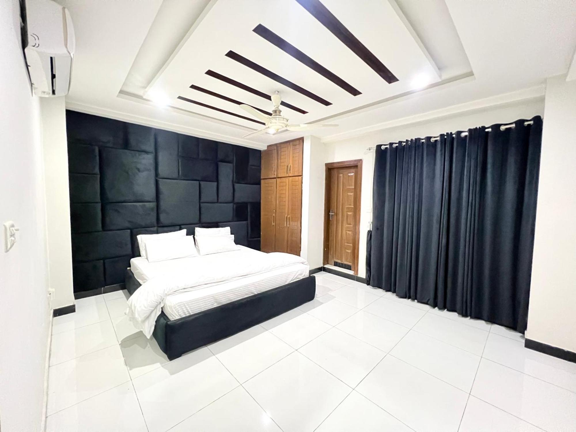 Penthouse 3Bedrooms - Luxury Apartment Hotel Исламабад Екстериор снимка