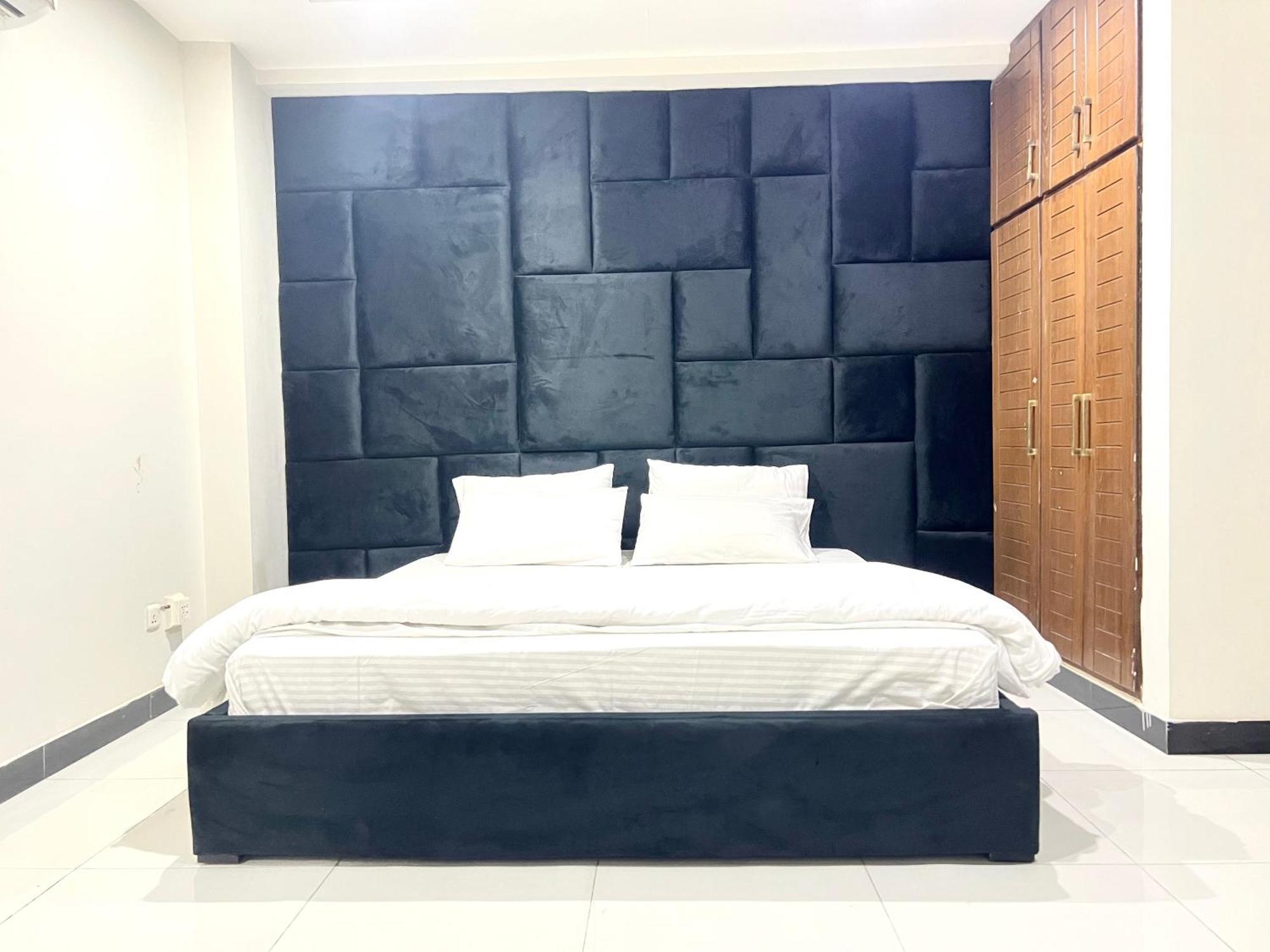 Penthouse 3Bedrooms - Luxury Apartment Hotel Исламабад Екстериор снимка