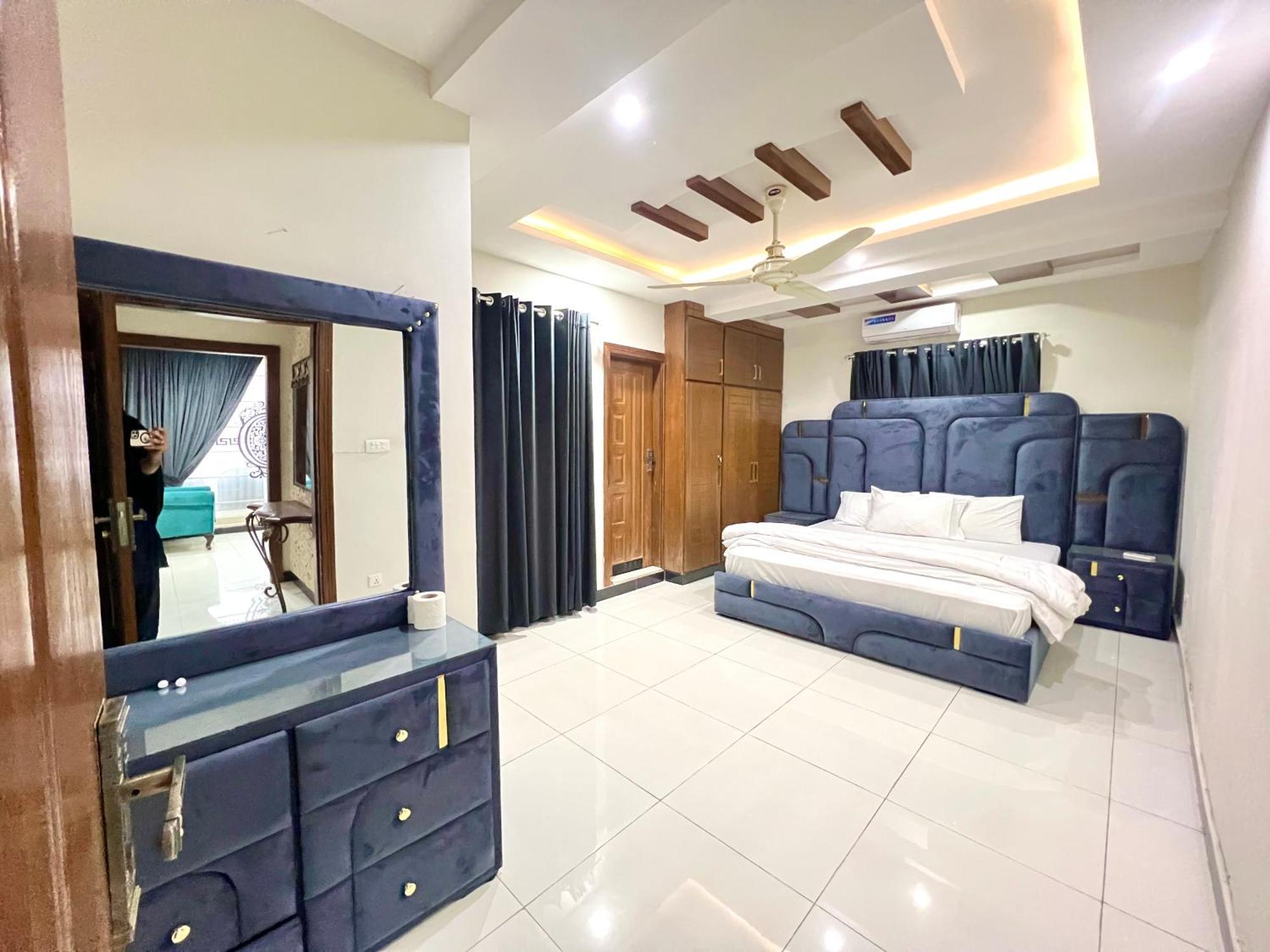 Penthouse 3Bedrooms - Luxury Apartment Hotel Исламабад Екстериор снимка