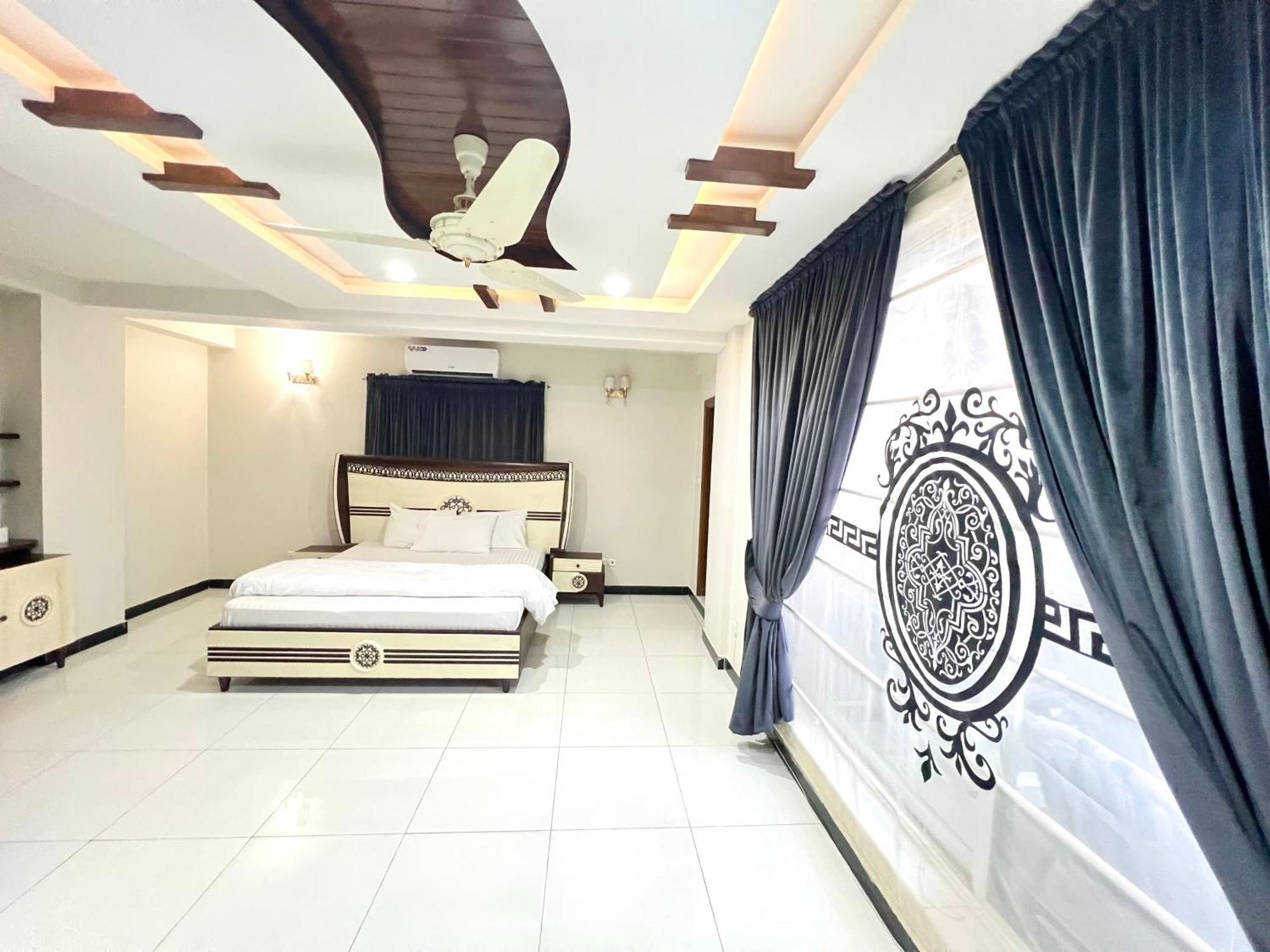 Penthouse 3Bedrooms - Luxury Apartment Hotel Исламабад Екстериор снимка